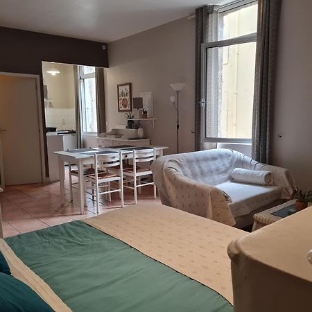 Apartamento Le Prieuré Villeneuve-lès-Béziers Exterior foto
